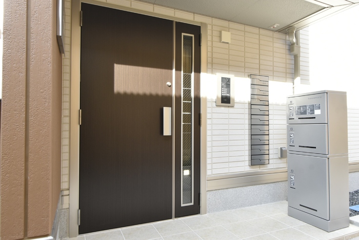 エントランス　オートロック、集合ポスト、宅配ボックス