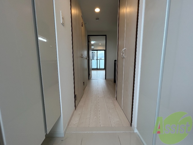 玄関　白っぽい内装が映えてお洒落な印象ですね。