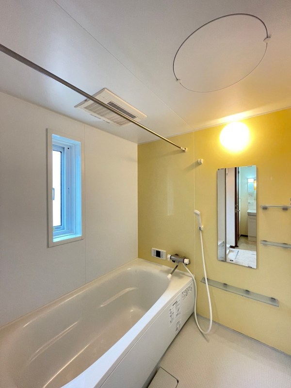 バス・シャワールーム　浴室乾燥機、追い焚き機能付きの浴室です。