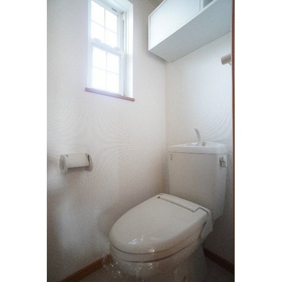 トイレ　※同仕様、別の部屋の写真です