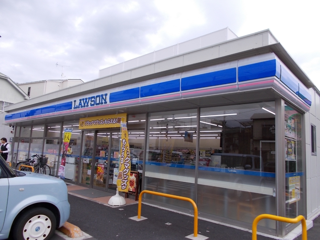 コンビニ　LAWSON(ローソン) 足立東和三丁目店（コンビニ）まで381m