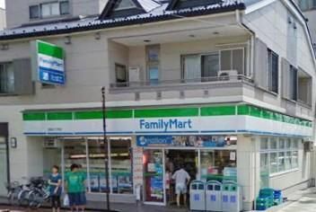 コンビニ　ファミリーマート（コンビニ）まで600m