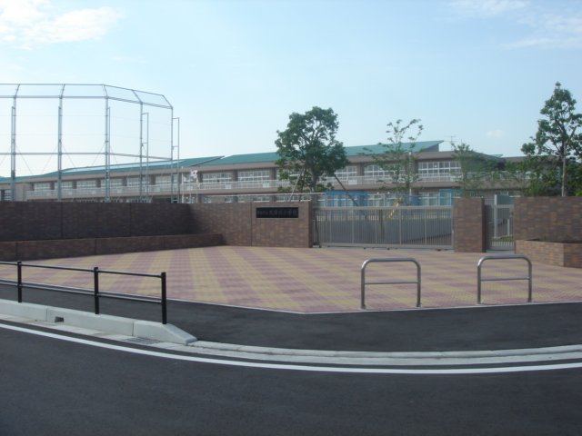 小学校　霧島市立天降川小学校（小学校）まで590m