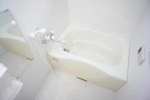 バス・シャワールーム　追焚き機能付きの浴室