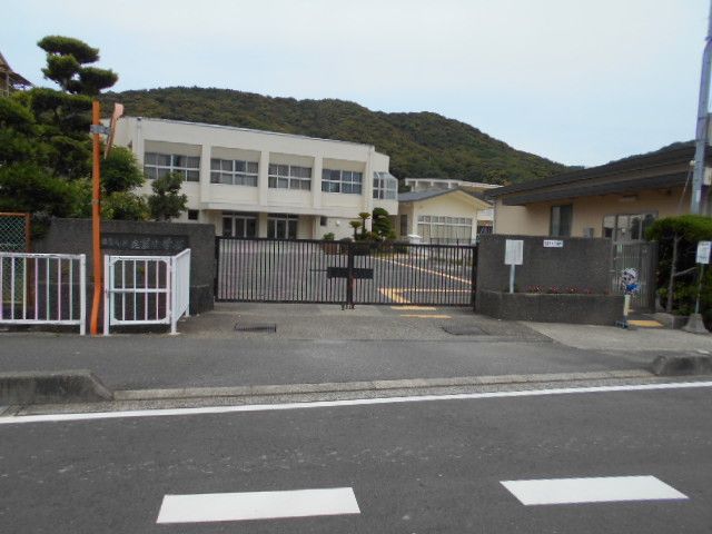 小学校　志賀小学校様（小学校）まで1100m