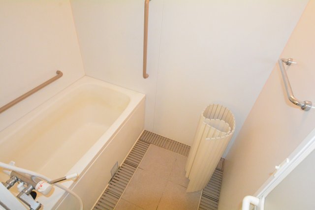 バス・シャワールーム　バストイレセパレートタイプの浴室です♪