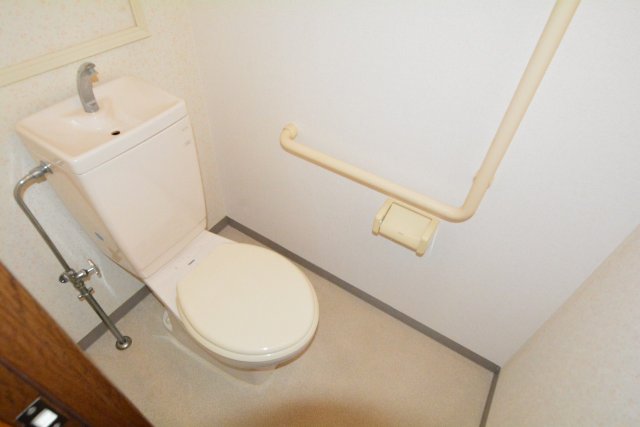 トイレ　掃除のしやすいシンプルなトイレです♪