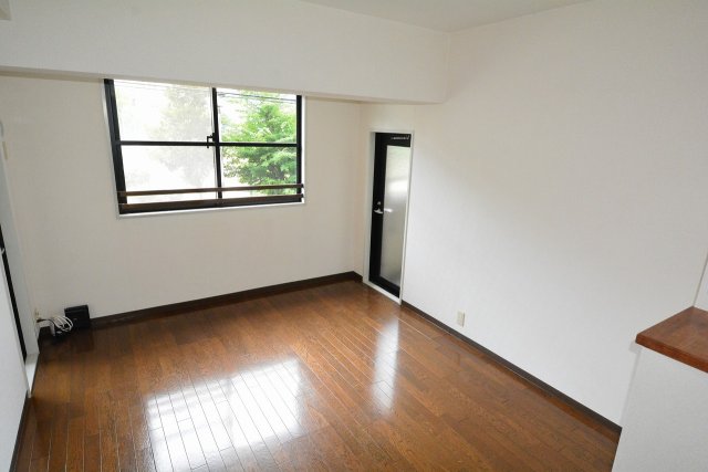 居室・リビング　明るいリビングです♪