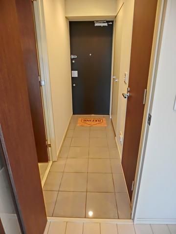 その他部屋・スペース　きれいなタイル貼りの床