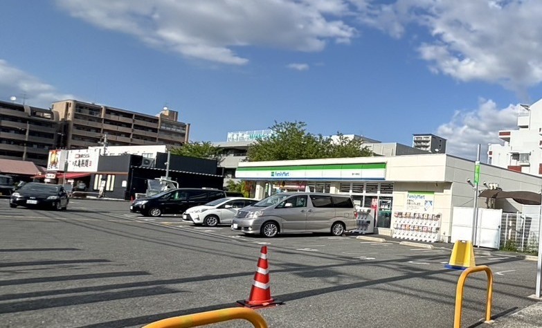 コンビニ　ファミリーマート豊中小曽根店（コンビニ）まで308m