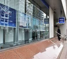 銀行　みずほ銀行赤坂支店（銀行）まで415m