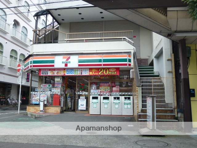 コンビニ　セブンイレブン（コンビニ）まで736m