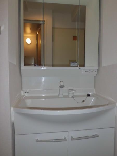 エントランス　落ち着いたエントランスです