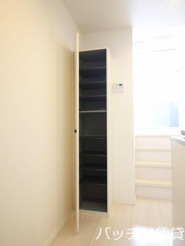 玄関　同型タイプの為、現状を優先致します。