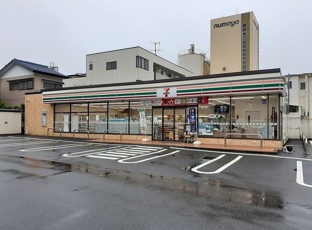 コンビニ　セブンイレブン（コンビニ）まで392m