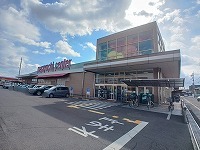 スーパー　マルヨシセンター松縄店さん（スーパー）まで600m