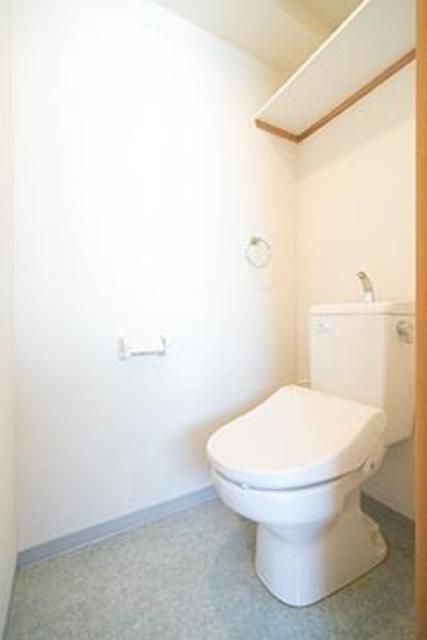 トイレ　※写真は同タイプ住戸です。