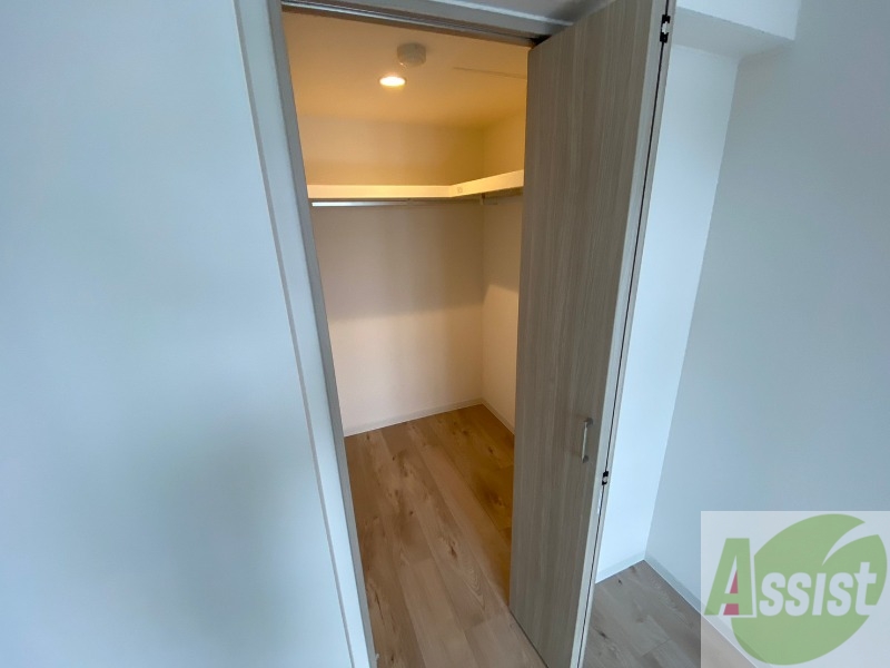 収納　クローゼットは奥行きもあり、荷物が多い方でも安心です。