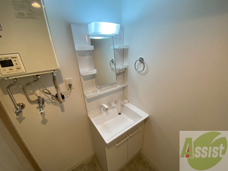 洗面設備　シャンプードレッサー。身支度はここでばっちりですね。