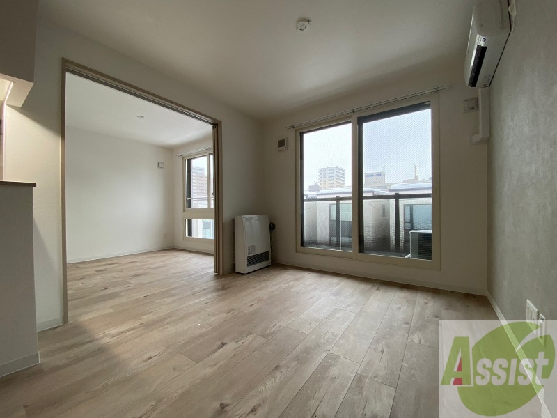 居室・リビング　広くてキレイなお部屋が広がっていて、充実した生活が送れそう。