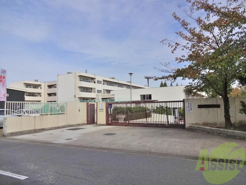 中学校　片山中学校（中学校）まで657m