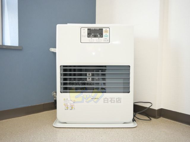 その他設備　冬は暖かく経済的な灯油ストーブがついています♪