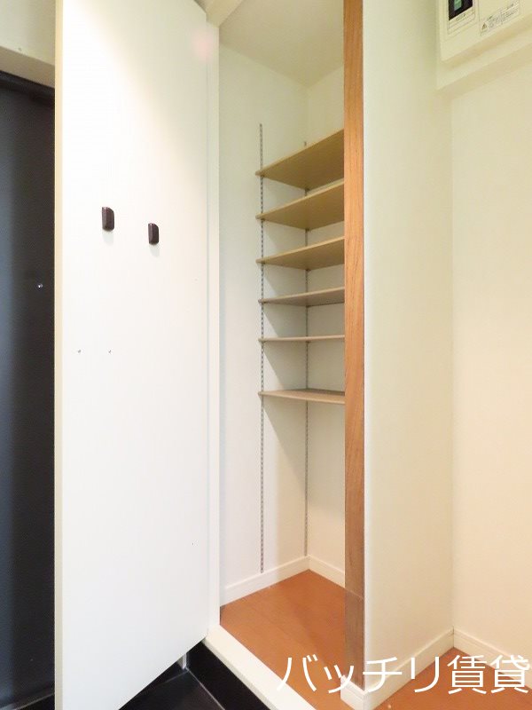 玄関　※同マンション別部屋写真のため、現状優先。