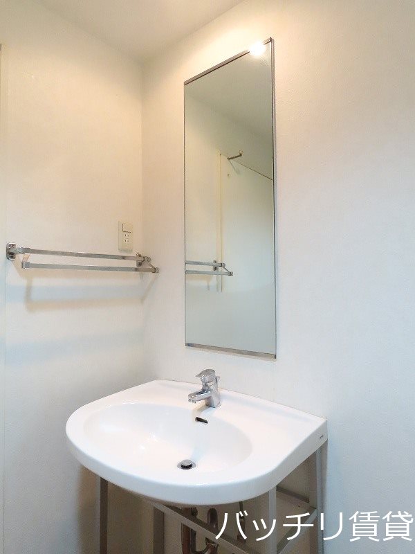 洗面設備　※同マンション別部屋写真のため、現状優先。