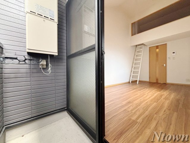 バルコニー　陽当たり良好なバルコニーです