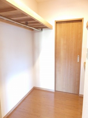 収納　ウォークインクローゼットでたっぷり収納できます