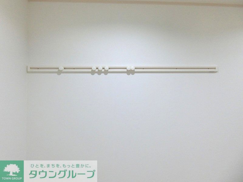 その他設備　壁掛けハンガーレール付き