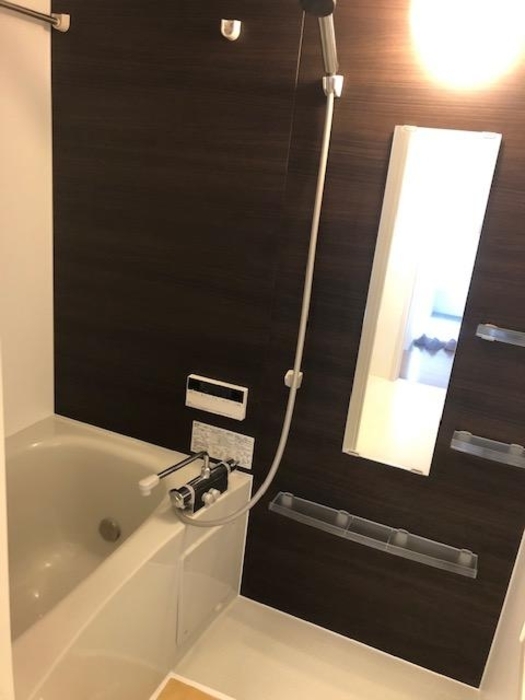 バス・シャワールーム　お風呂部分・追い焚き＆浴室乾燥機能付き♪