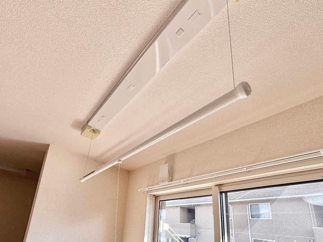 その他設備　室内物干しあり◎雨の日のお洗濯も安心ですね♪※同物件参考写真