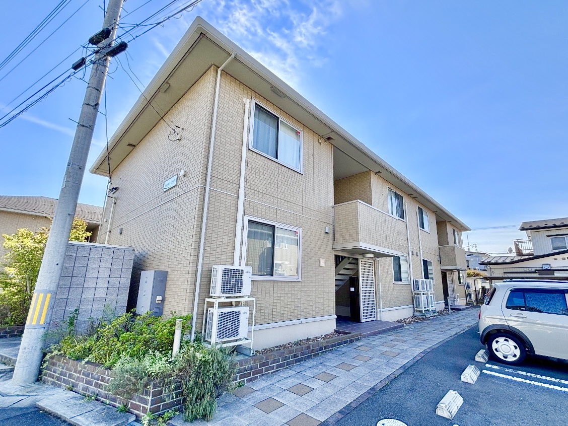 建物外観　外観部分・日当たり良好！スマートな佇まいです♪