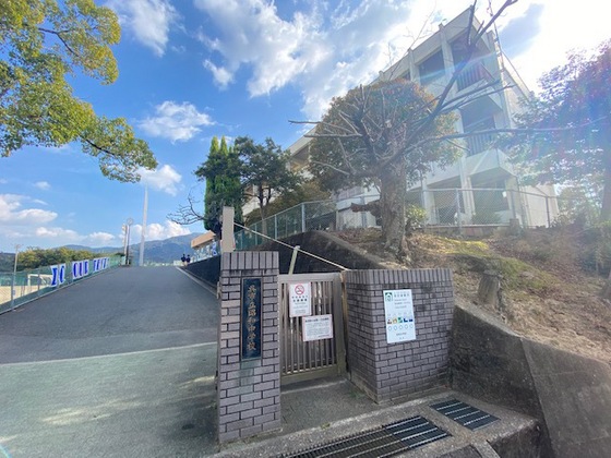 中学校　呉市立昭和中学校（中学校）まで719m