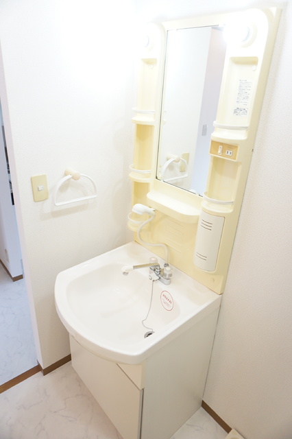 洗面設備　身支度に便利な洗髪洗面化粧台