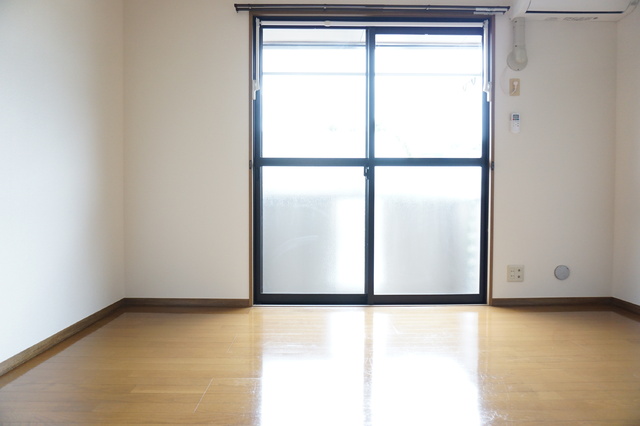 居室・リビング　南東向きの洋室７帖