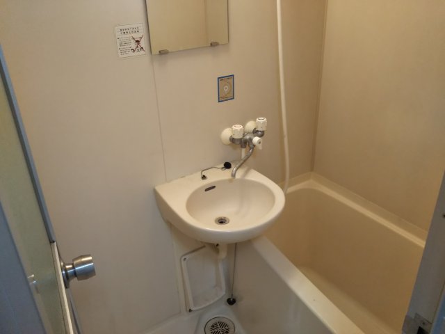 洗面設備　ゆったりとスペースのある洗面所