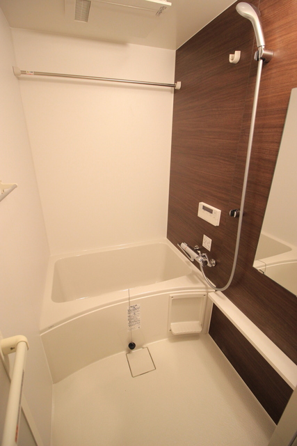 バス・シャワールーム　同物件、別号室の為、参考写真です。