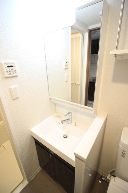 洗面設備　同物件、別号室の為、参考写真です。