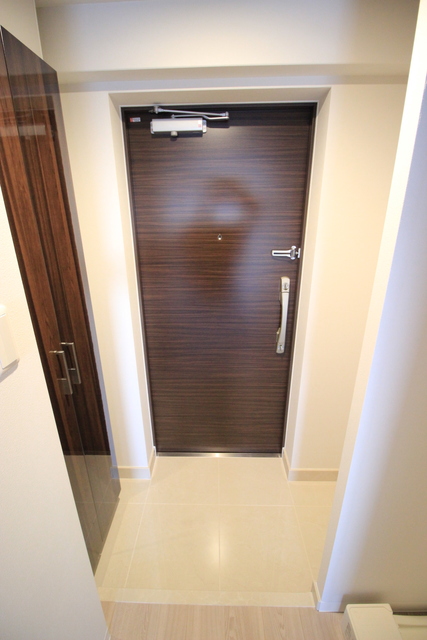 玄関　同物件、別号室の為、参考写真です。