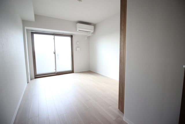 居室・リビング　同物件、別号室の為、参考写真です。