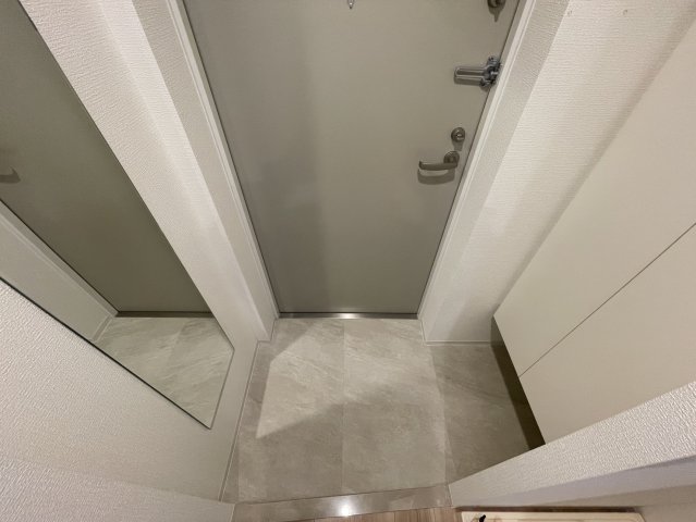 玄関　同物件別部屋写真