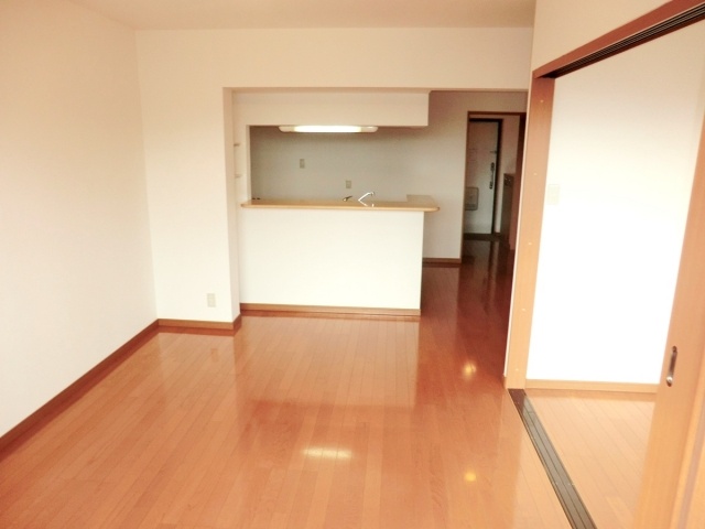 居室・リビング　南向きで明るいリビングです☆