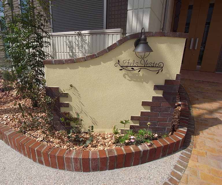 エントランス　ヨーロピアンでオシャレな門構えです。