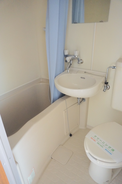 バス・シャワールーム　お掃除しやすい！洗面台付き３点ユニットです☆