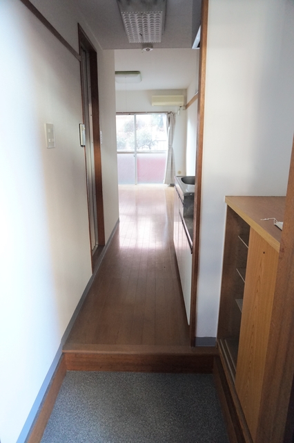 玄関　下駄箱付なので、玄関はいつでもスッキリ片付きますね☆