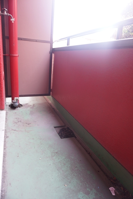 バルコニー　バルコニーがあるので洗濯物を太陽の下で干すことができます♪