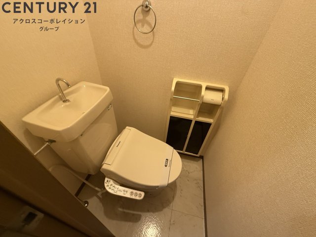 トイレ　温水洗浄便座機能付きのトイレです♪