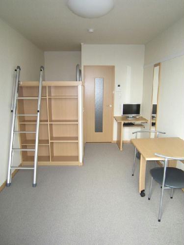 居室・リビング　窓側から撮影